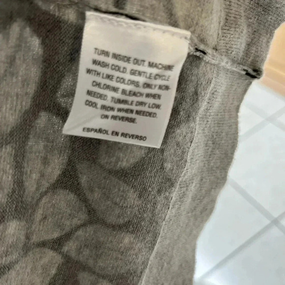 Charter club women’s size medium long sleeve black and gray Leaf design weater - Picture 2 of 5